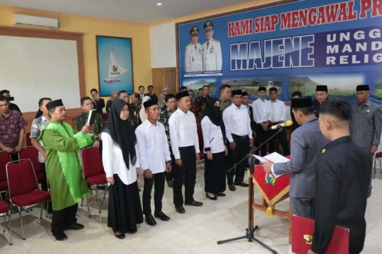 Pjs. Bupati Majene Lantik Anggota PAW BPD dari Lima Desa, Tegaskan Pentingnya Peran dalam Tata Kelola Pemerintahan Desa