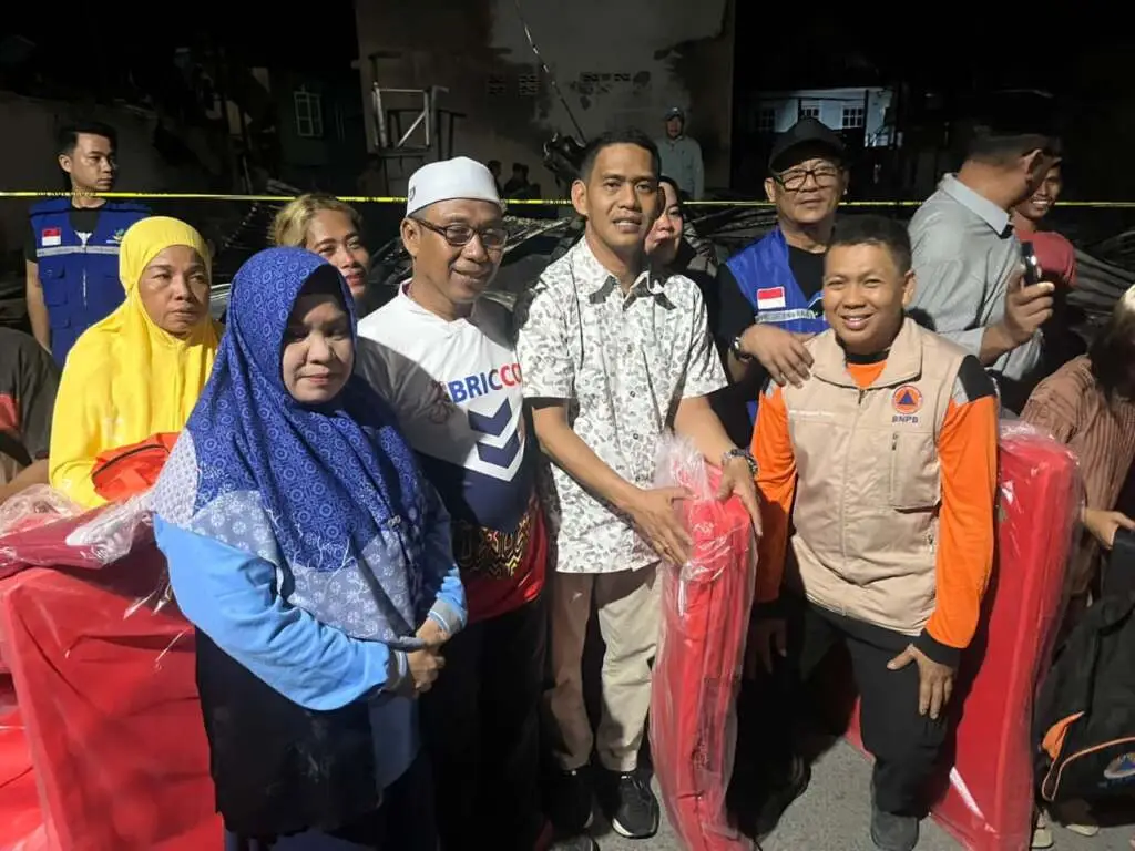 Gerak Cepat Pjs. Bupati Majene Berikan Bantuan dan Jenguk Korban Kebakaran di Tanjung Batu