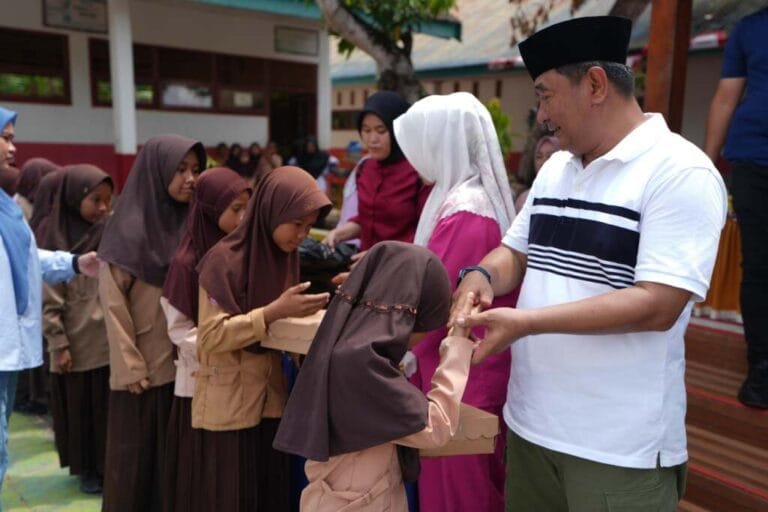 Bahtiar Baharuddin Kunjungi Almamater di Bone
