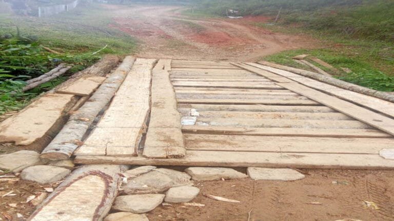 Jembatan darurat Desa Ulumanda_Desa Aralle