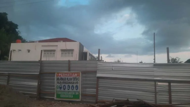 Mahasiswa Teknik Sipil Unsulbar Soroti Proyek Kemenag Majene yang Molor, Desak APH dan KPK Turun Tangan